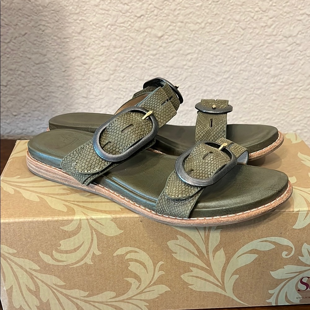 Sofft Olive Green Buckle Sandals